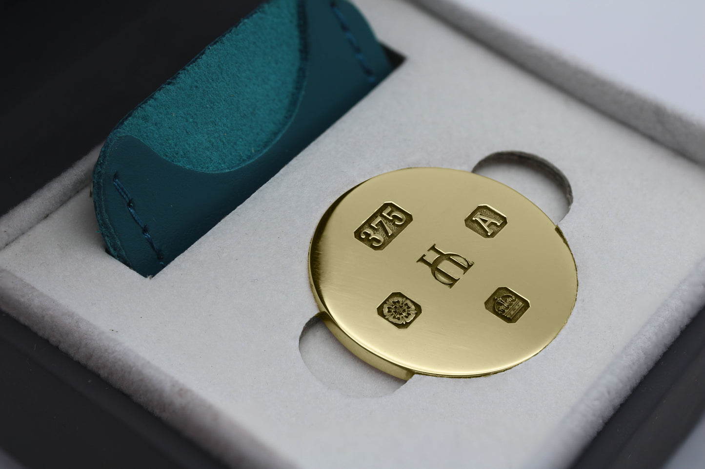 9ct Yellow Gold Personalised Golf Ball Marker | Prestige Edition | Hallmarked Precious Metal