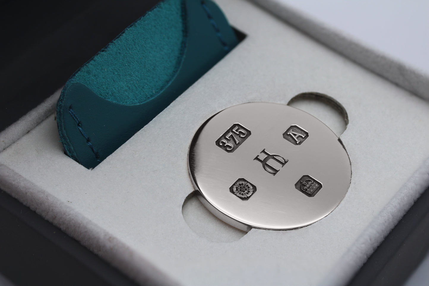 9ct White Gold Personalised Golf Ball Marker | Prestige Edition | Hallmarked Precious Metal